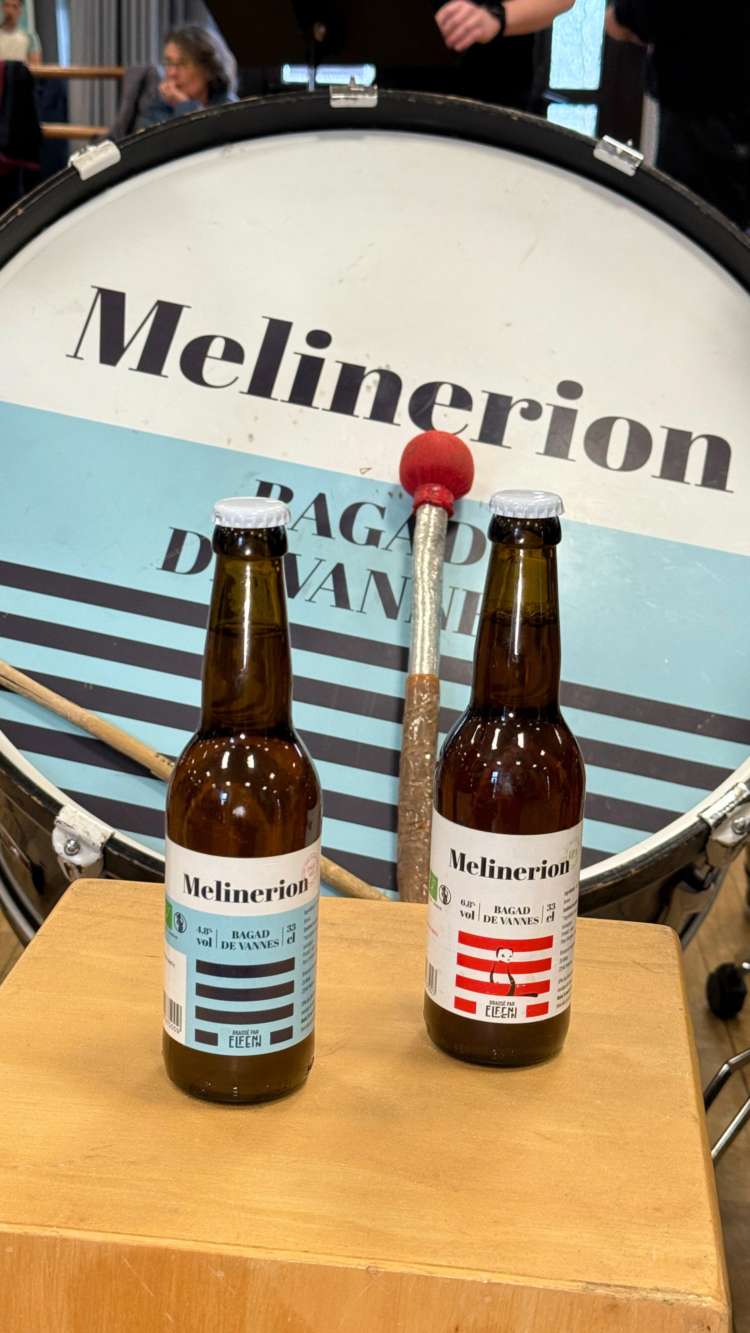 2 bouteilles de bière (IPA et Pale Ale) au Bagad de Vannes