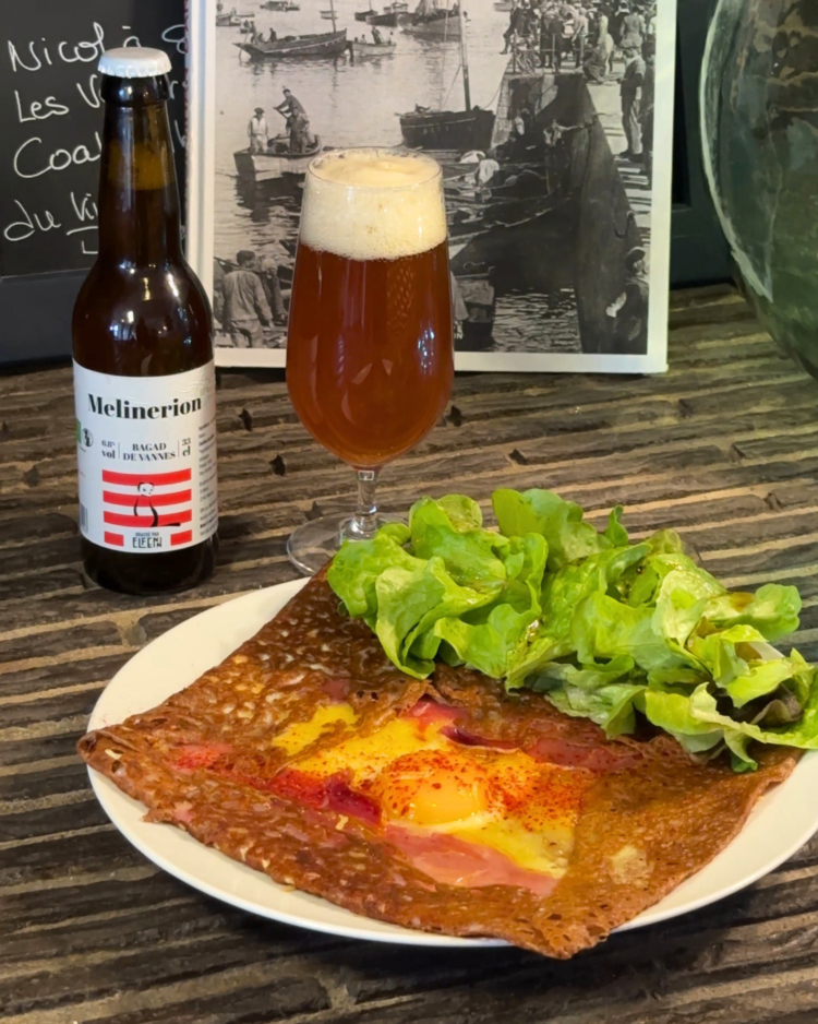 Galette bretonne avec une bière IPA Elfenn